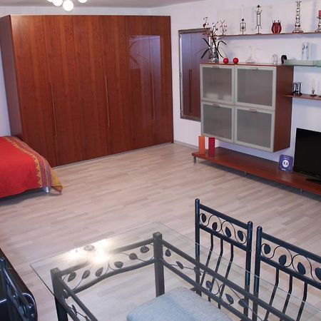 Studio 1 1/2 Contone Luaran gambar