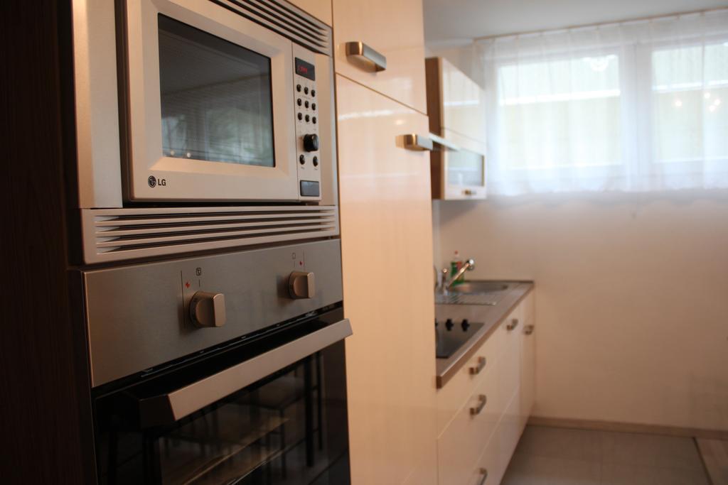Studio 1 1/2 Contone Luaran gambar