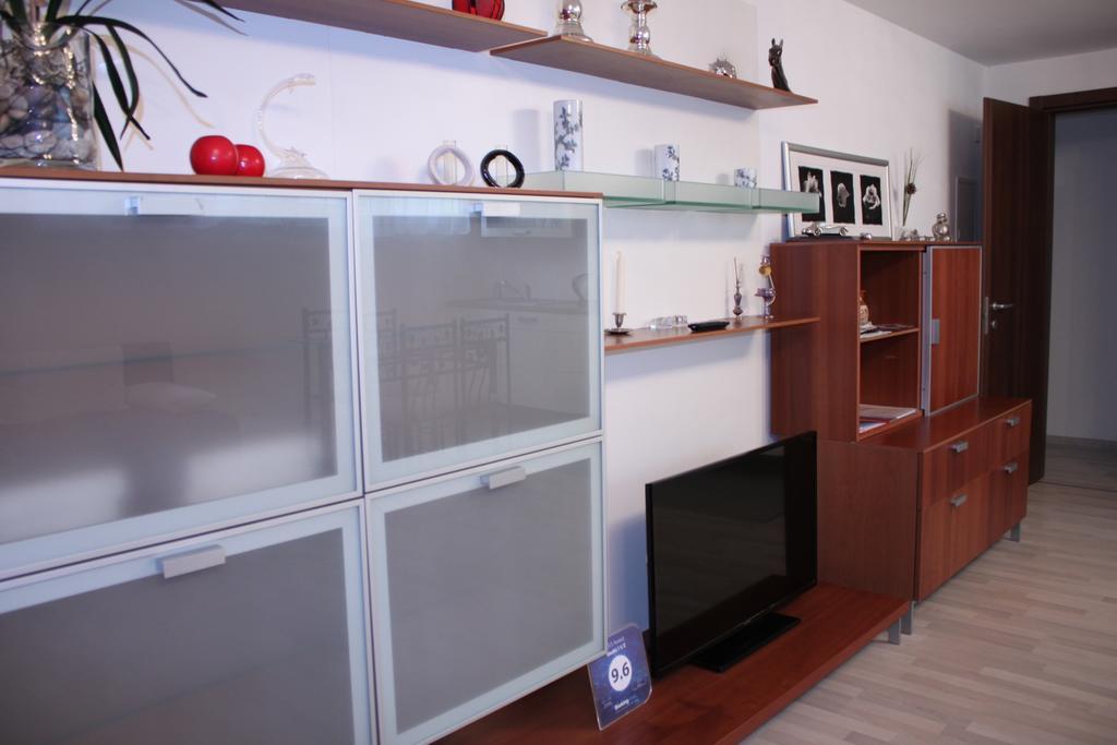 Studio 1 1/2 Contone Luaran gambar